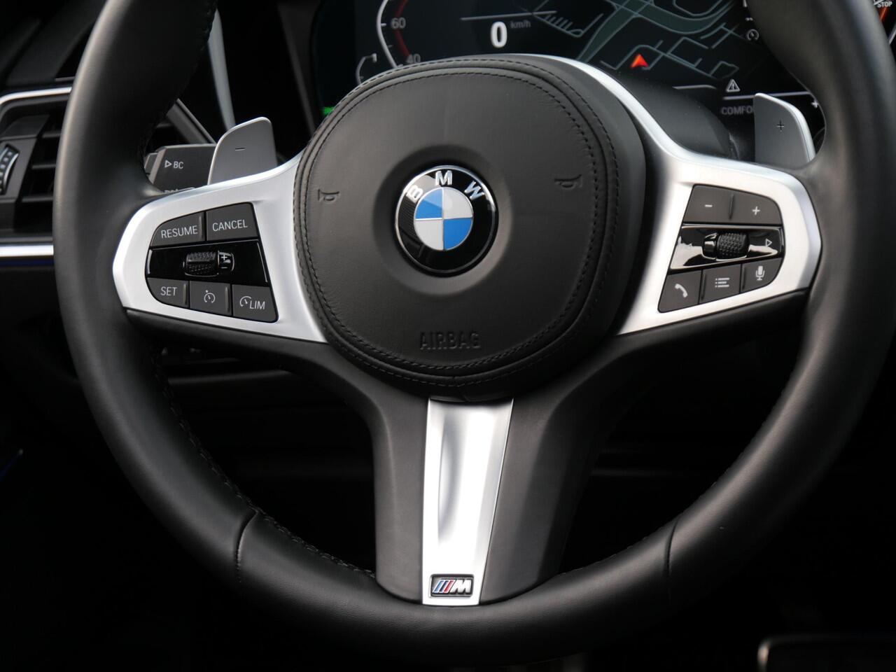 BMW 3-SERIE 318i M-SPORT/ SCHUIFDAK/ PARKING PACK/ SHADOW LINE / 19INCH BREEDSET M-SPORT VELGEN