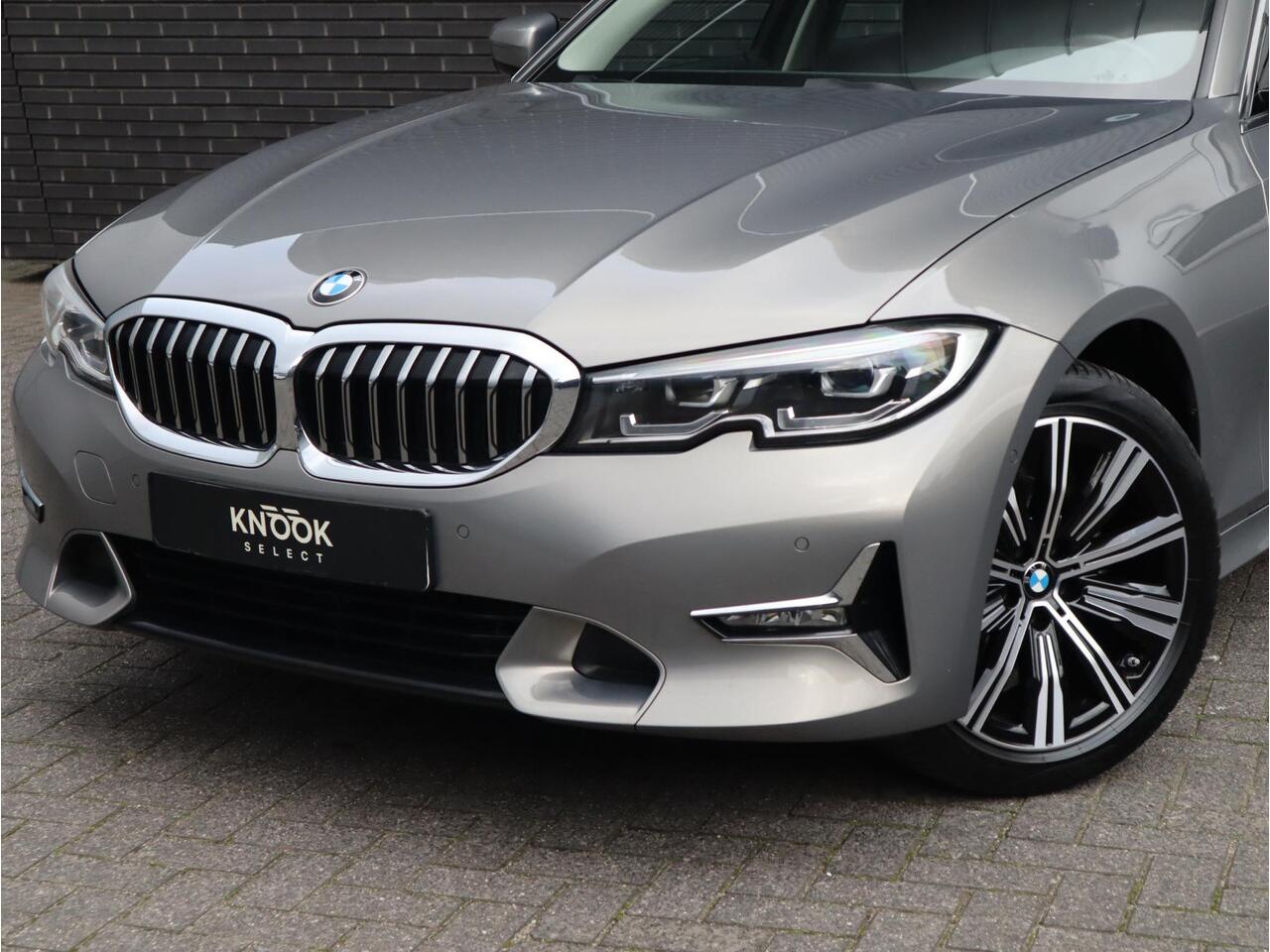 BMW 3-SERIE Touring 318i Executive Luxury Line Automaat / Live Cockpit Professional / Trekhaak / Elektrisch Verstelbare Sportstoelen / LED / 18 Inch / Leder / Hifi / Chrome Line / DAB / Parkeersensoren voor+achter