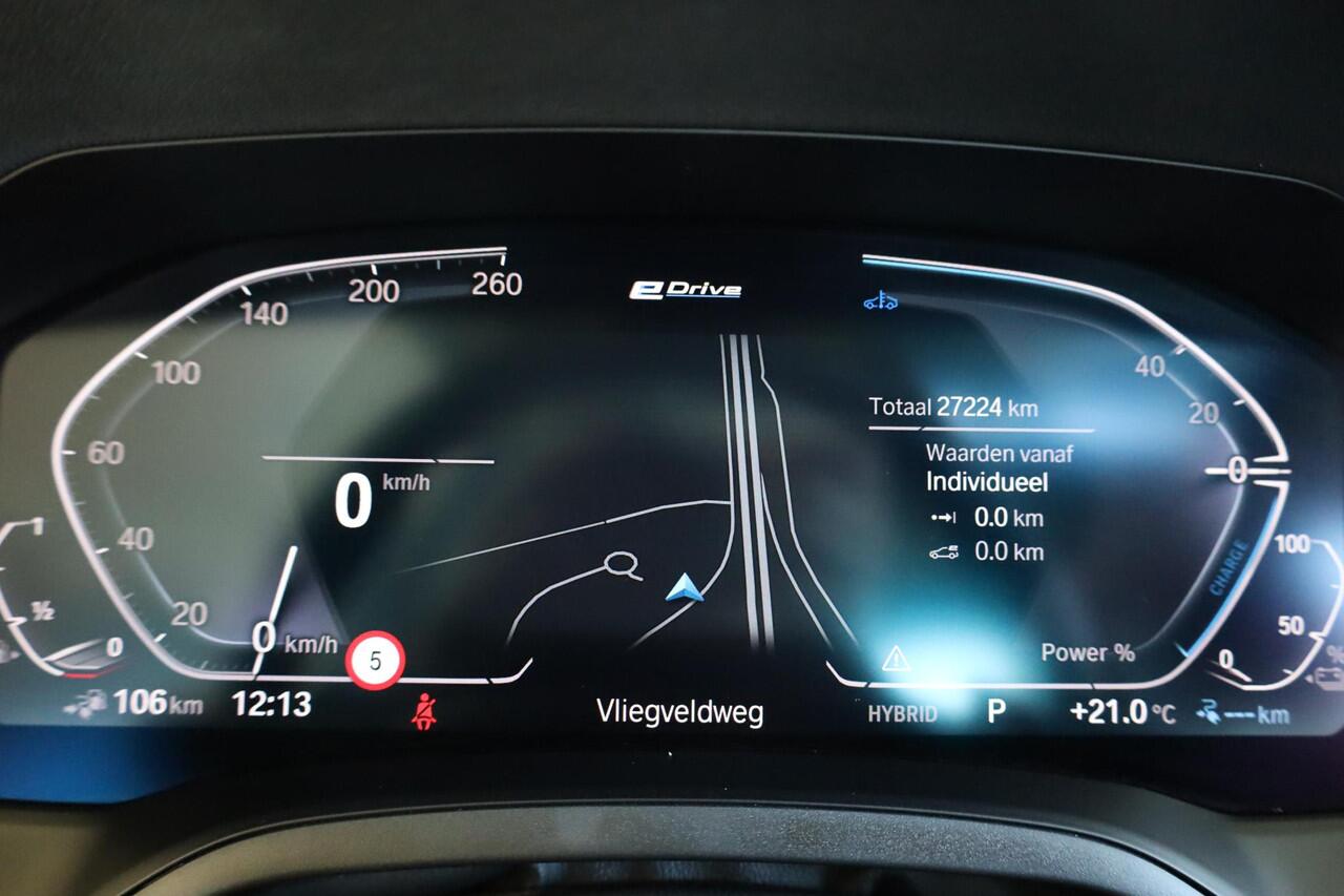 BMW 3-SERIE Sedan 330e xDrive | koplampen adaptief | High Executive | Head-up display | Schuif-kantel dak | Elektr stoelen met geheugen |