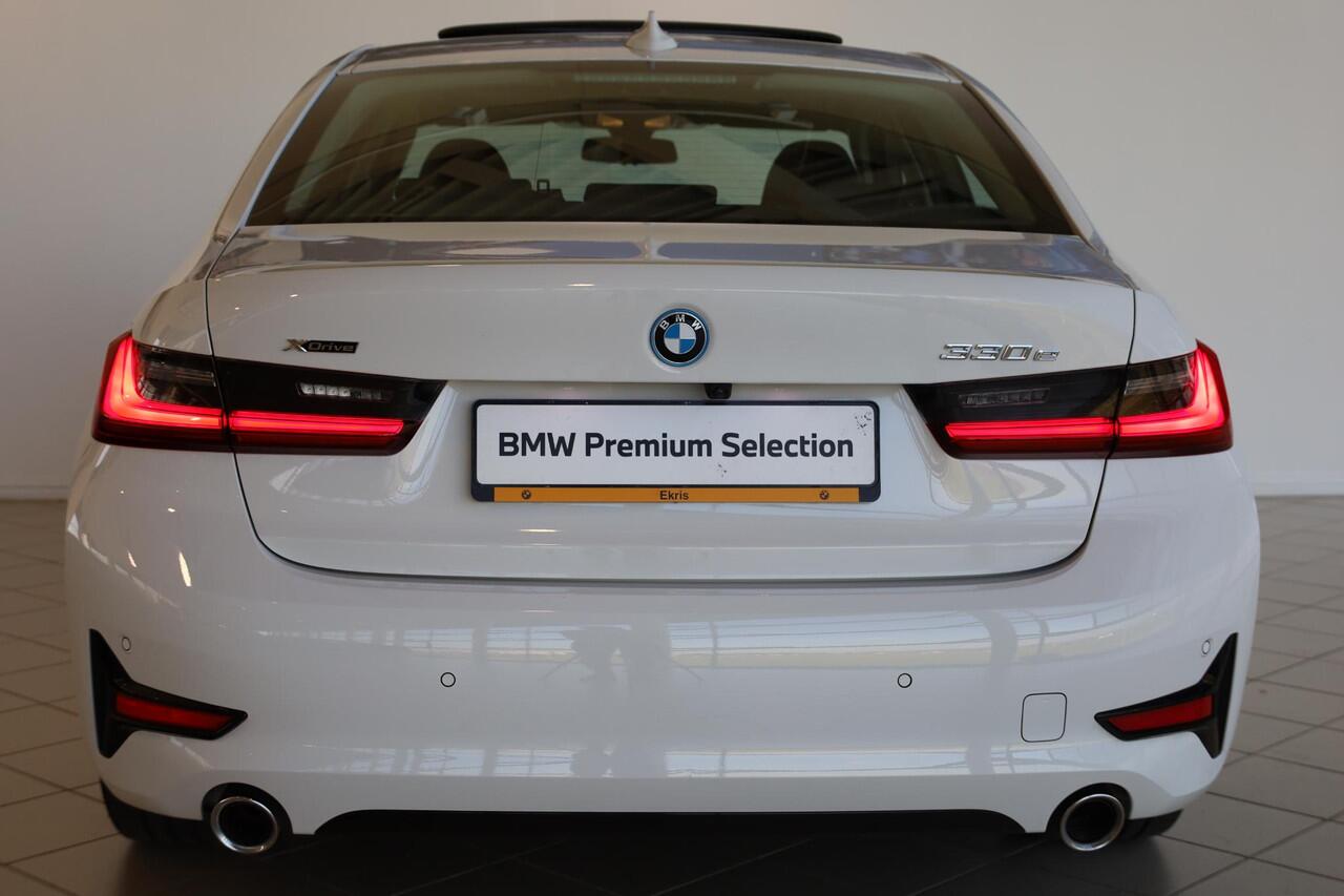 BMW 3-SERIE Sedan 330e xDrive | koplampen adaptief | High Executive | Head-up display | Schuif-kantel dak | Elektr stoelen met geheugen |