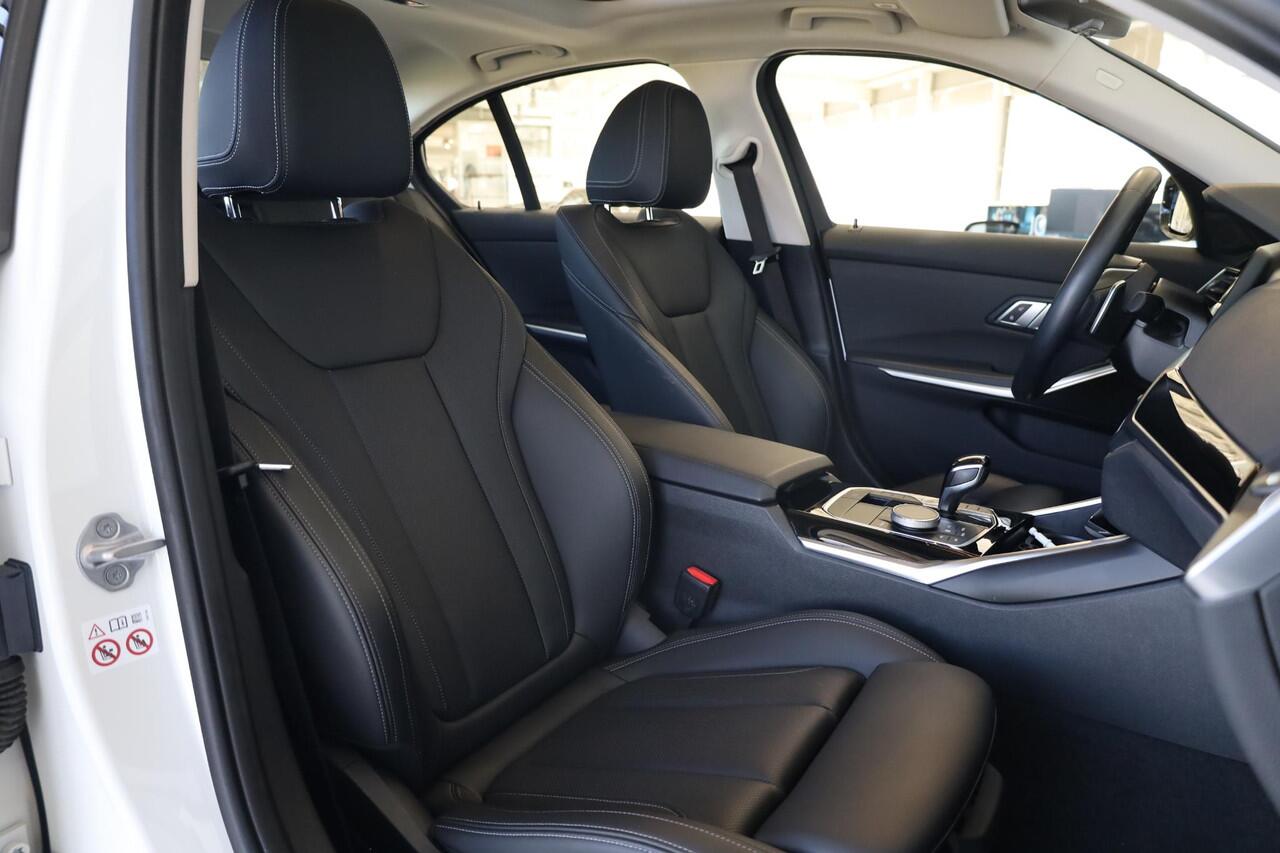 BMW 3-SERIE Sedan 330e xDrive | koplampen adaptief | High Executive | Head-up display | Schuif-kantel dak | Elektr stoelen met geheugen |