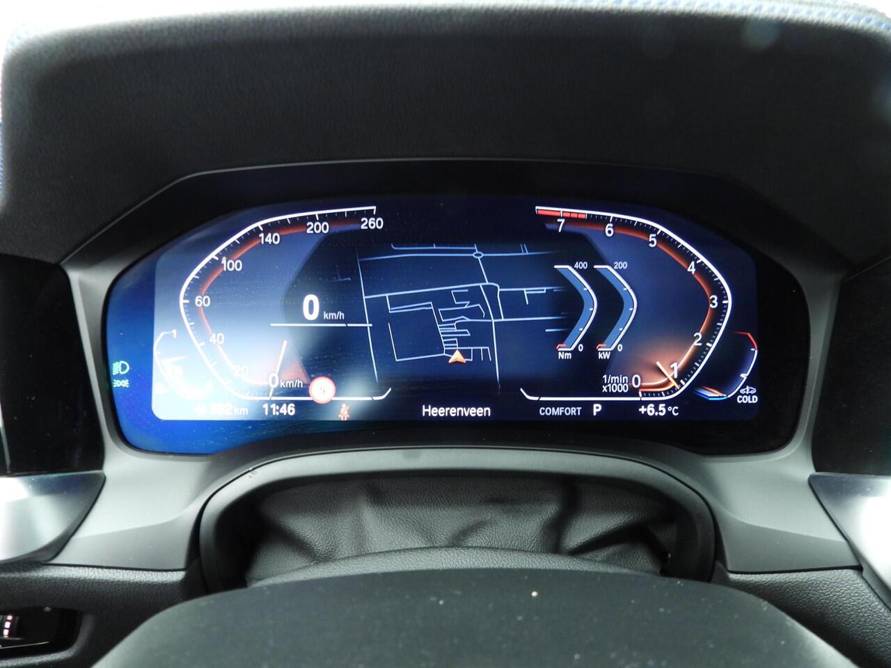 BMW 3-SERIE Touring 330i xDrive M-Sportpakket | LED | Leder | Navigatie | Active cruise | Schuifdak | Trekhaak | DAB | Hifi speakers | Alu 18 inch