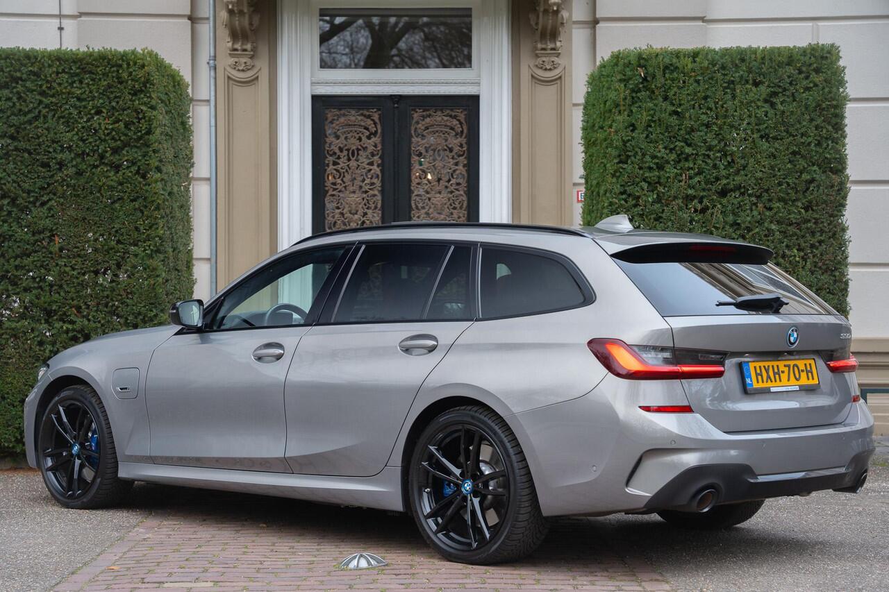 BMW 3-SERIE Touring 330e High Executive TREKHAAK | PANO | KUIPSTOELEN | LASER | ACC | H&K