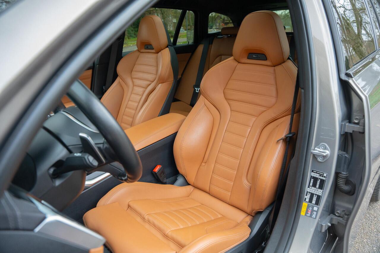 BMW 3-SERIE Touring 330e High Executive TREKHAAK | PANO | KUIPSTOELEN | LASER | ACC | H&K