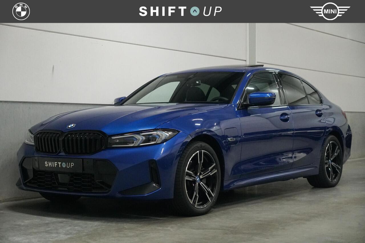 BMW 3-SERIE 330e M-Sport | Schuifdak | Head Up | Adapt. Cruise Control