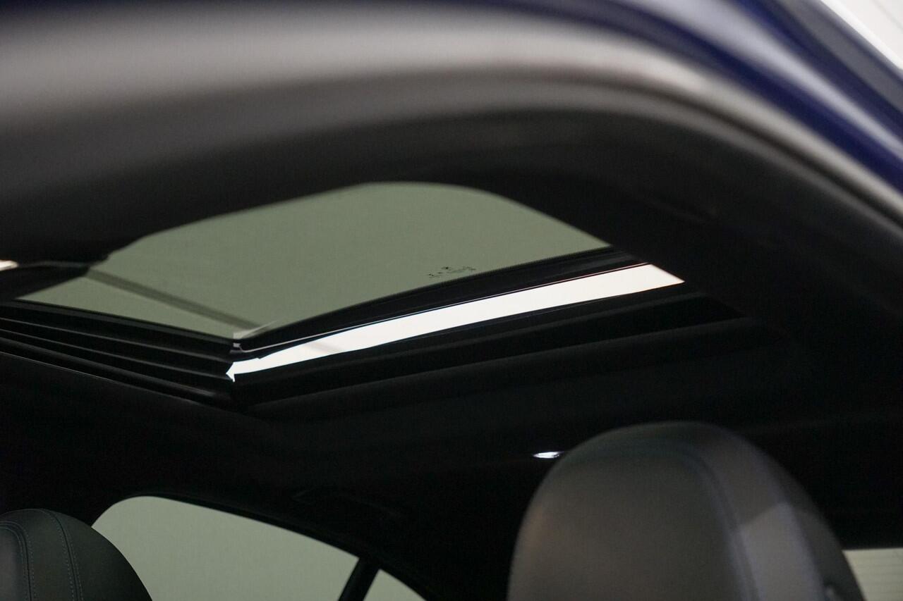 BMW 3-SERIE 330e M-Sport | Schuifdak | Head Up | Adapt. Cruise Control