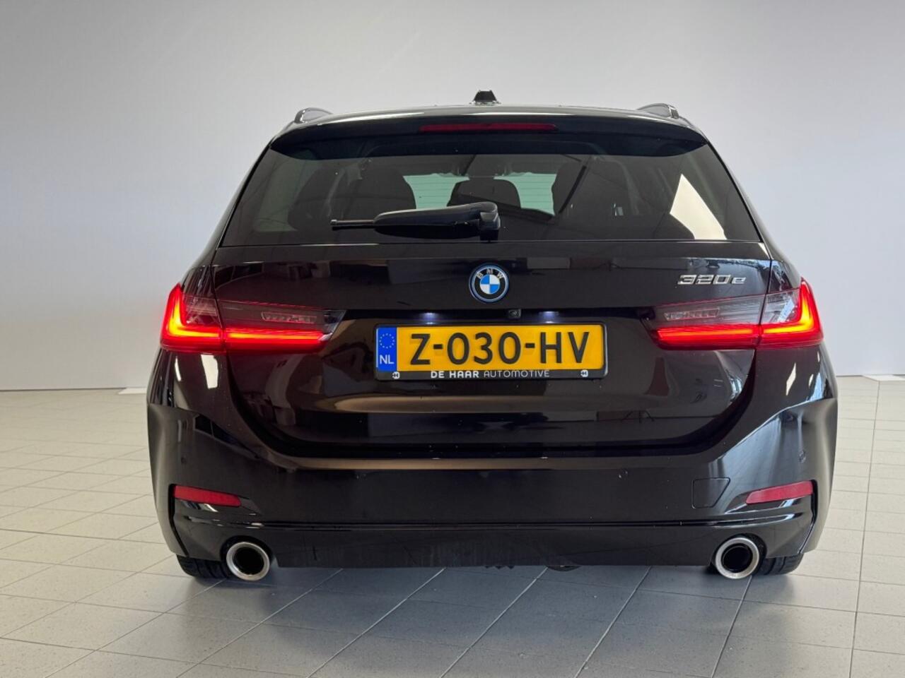 BMW 3-SERIE 320e - Elektr. Achterklep - Parkeercamera - Apple CarPlay