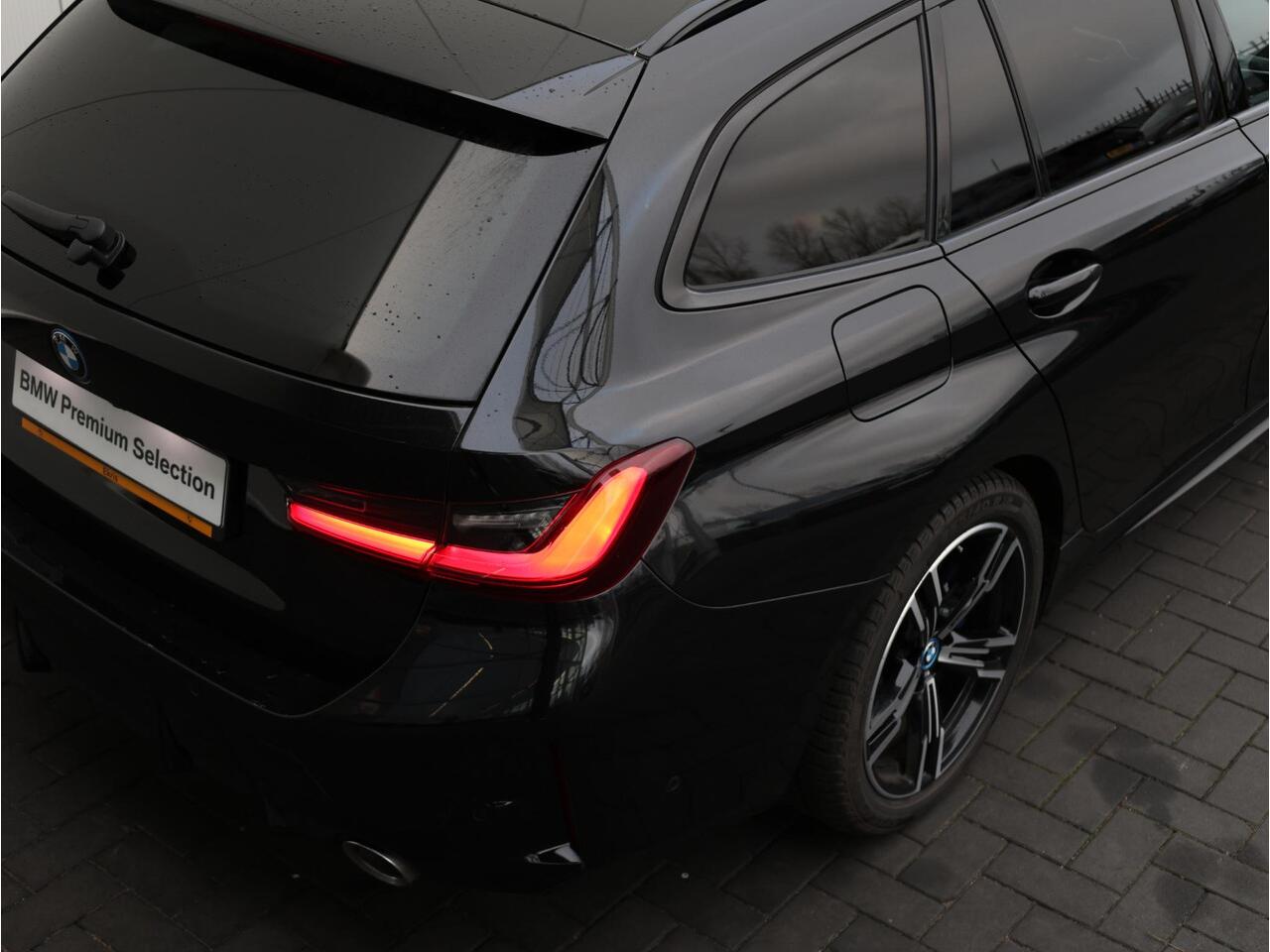 BMW 3-SERIE 320e M Sportpakket/ Achteruitrijcamera/ Elektrische Trekhaak/ Stoelverwarming/ Cruise Control/ HiFi/ Sportstoelen