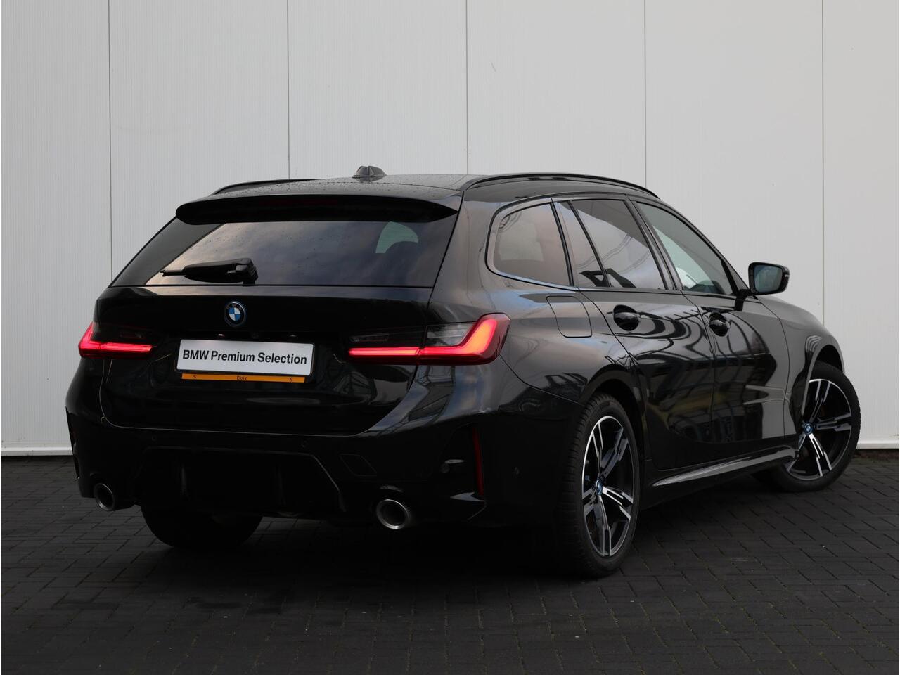 BMW 3-SERIE 320e M Sportpakket/ Achteruitrijcamera/ Elektrische Trekhaak/ Stoelverwarming/ Cruise Control/ HiFi/ Sportstoelen