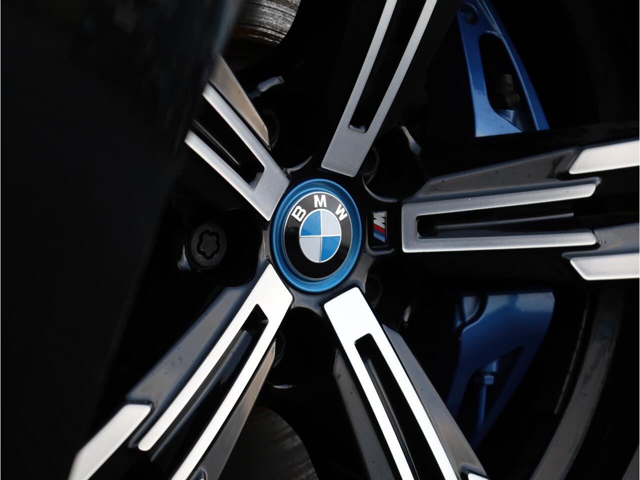 BMW 3-SERIE 320e M Sportpakket/ Achteruitrijcamera/ Elektrische Trekhaak/ Stoelverwarming/ Cruise Control/ HiFi/ Sportstoelen