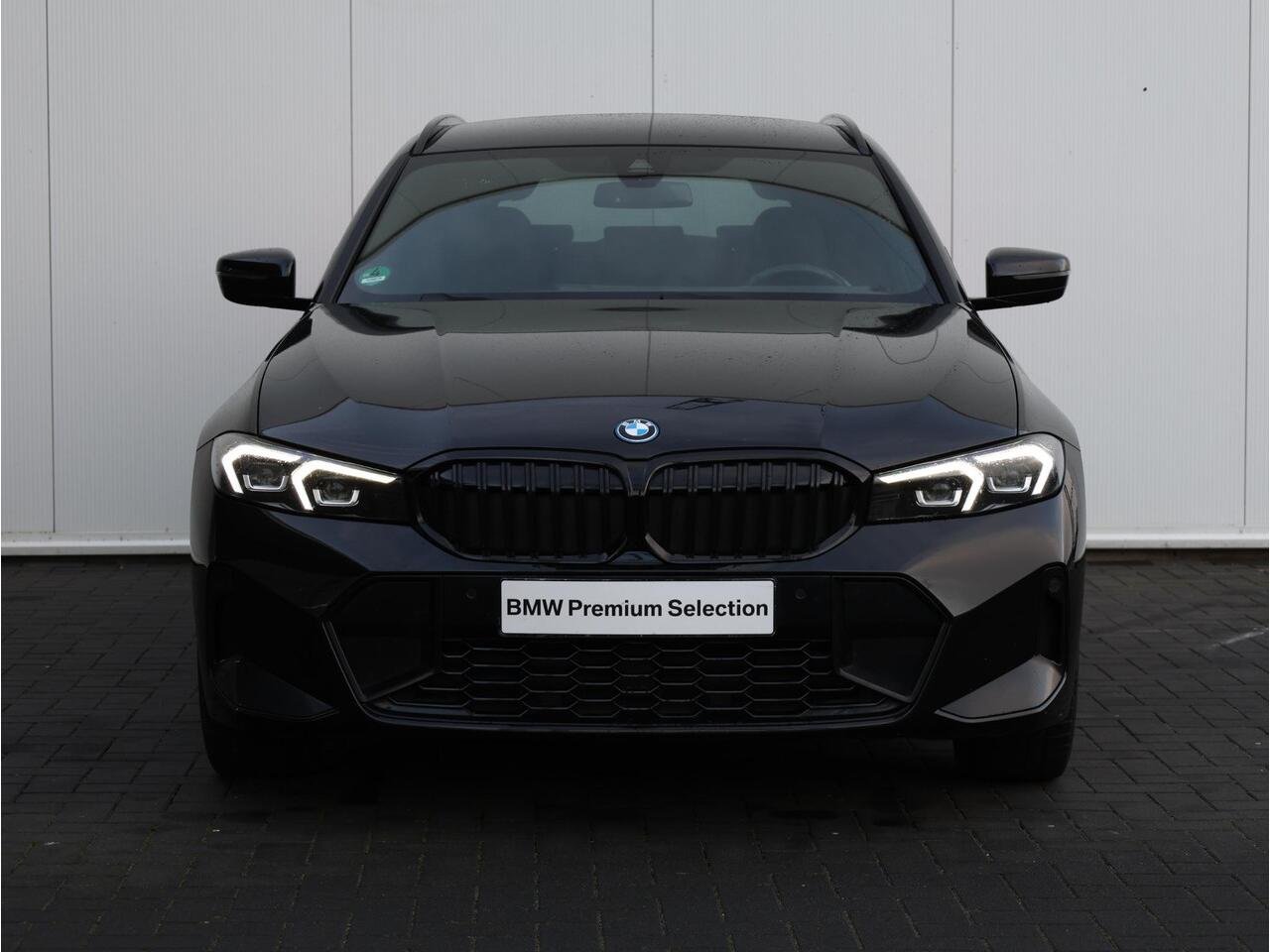 BMW 3-SERIE 320e M Sportpakket/ Achteruitrijcamera/ Elektrische Trekhaak/ Stoelverwarming/ Cruise Control/ HiFi/ Sportstoelen