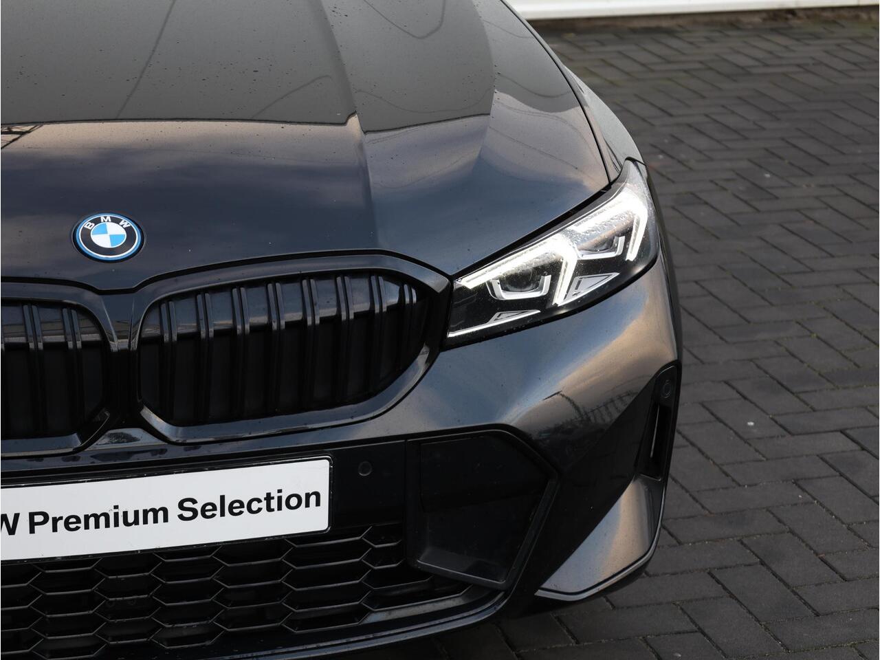 BMW 3-SERIE 320e M Sportpakket/ Achteruitrijcamera/ Elektrische Trekhaak/ Stoelverwarming/ Cruise Control/ HiFi/ Sportstoelen