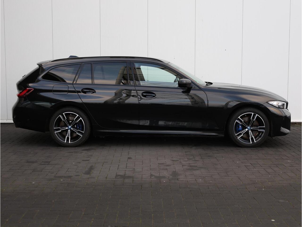 BMW 3-SERIE 320e M Sportpakket/ Achteruitrijcamera/ Elektrische Trekhaak/ Stoelverwarming/ Cruise Control/ HiFi/ Sportstoelen