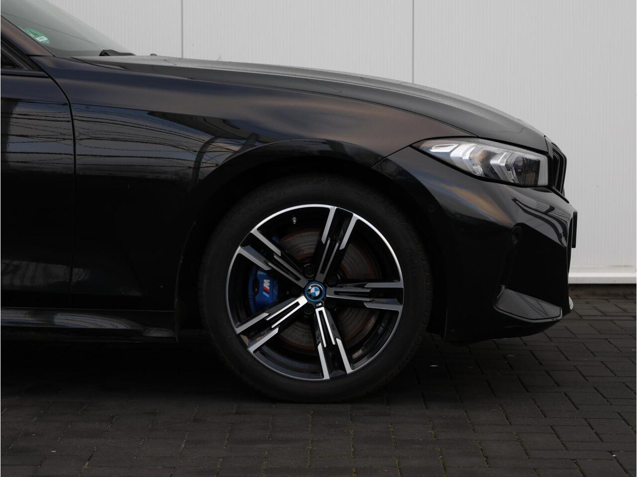 BMW 3-SERIE 320e M Sportpakket/ Achteruitrijcamera/ Elektrische Trekhaak/ Stoelverwarming/ Cruise Control/ HiFi/ Sportstoelen