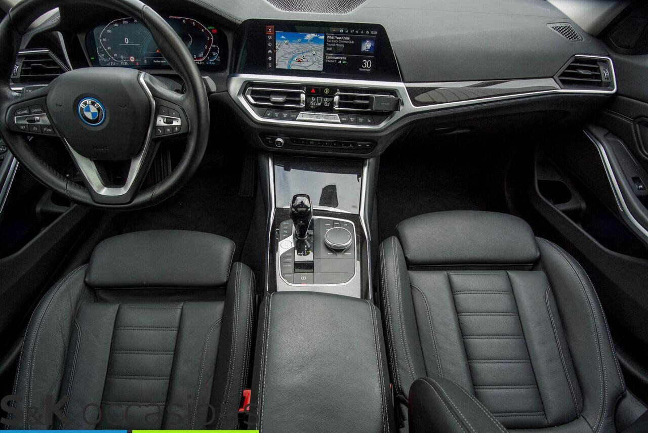 BMW 3-SERIE Touring 330e xDrive Pano Led Leder Business Edition Plus