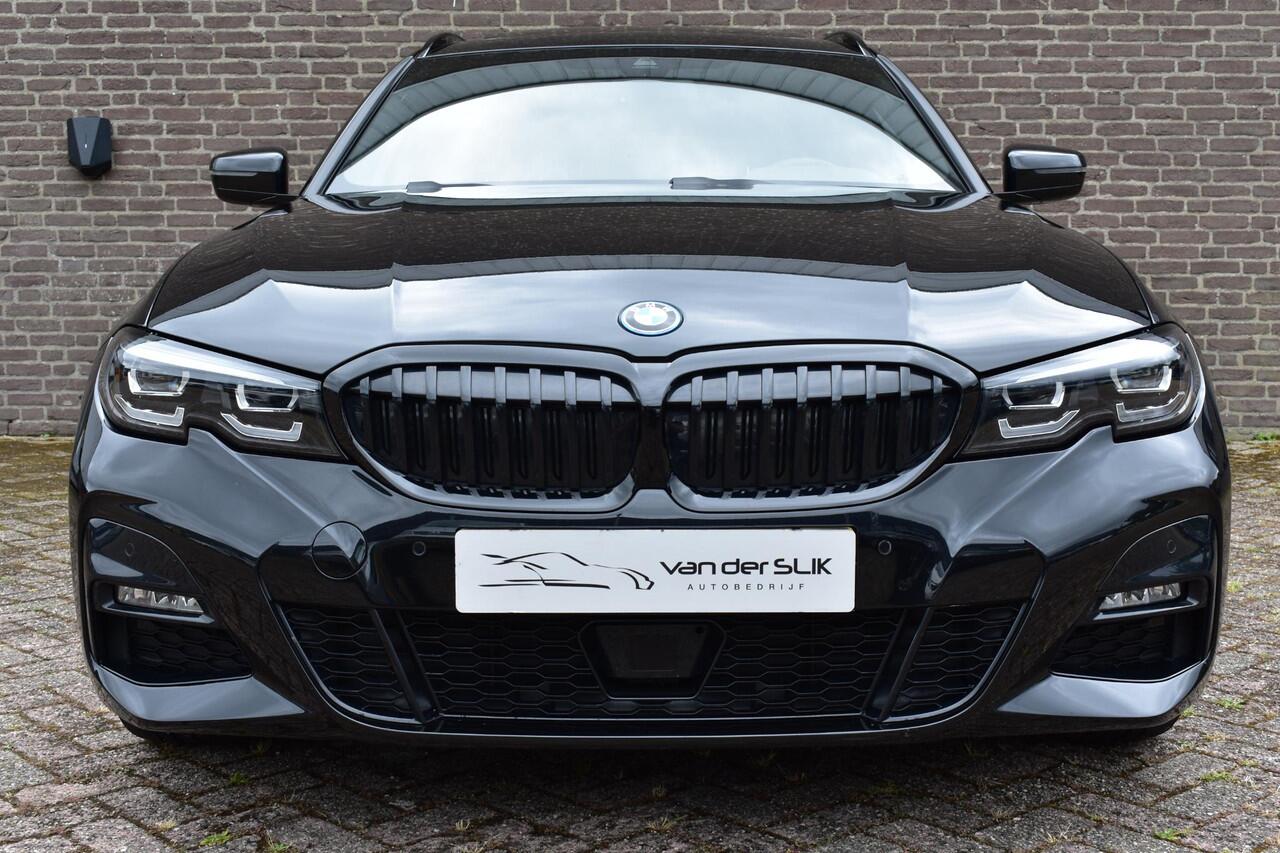 BMW 3-SERIE Touring 330e High Executive M-Pakket, Pano, Apple Carplay, Achteruitrijcamera, Carbon