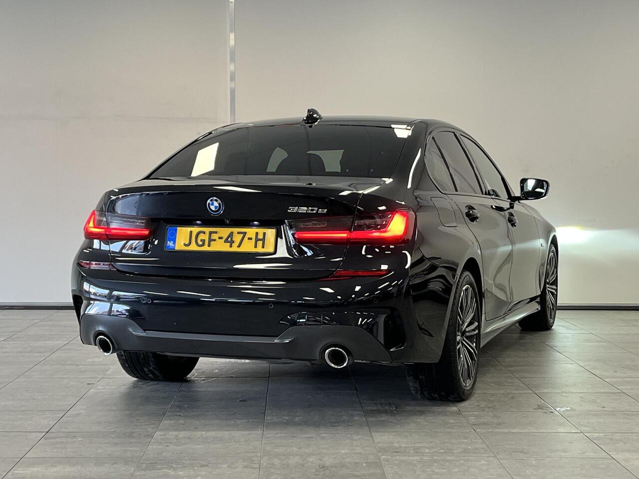 BMW 3-SERIE 320e M-sport | soH 96 % | LASER LIGHT | CARPLAY | CAMERA | LEER/ALCANTARA |