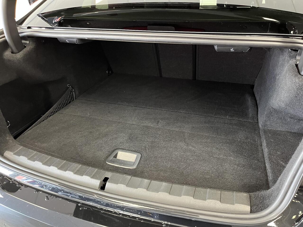 BMW 3-SERIE 320e M-sport | soH 96 % | LASER LIGHT | CARPLAY | CAMERA | LEER/ALCANTARA |