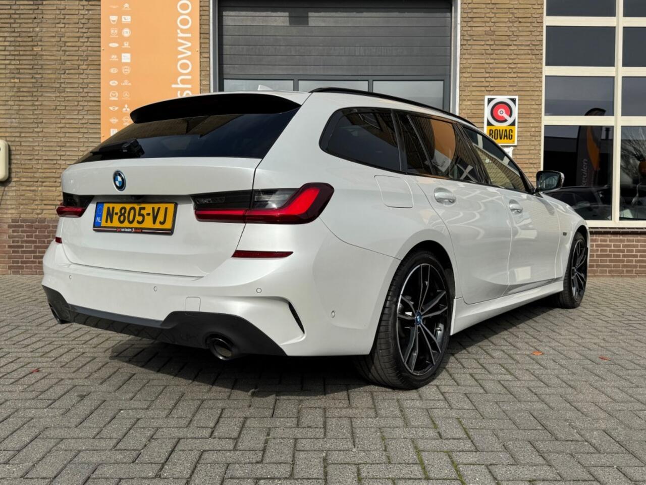 BMW 3-SERIE 320e TOURING HIGH EXECUTIVE M-SPORT PANO/LEER/LED/CAMERA/NL-AUTO