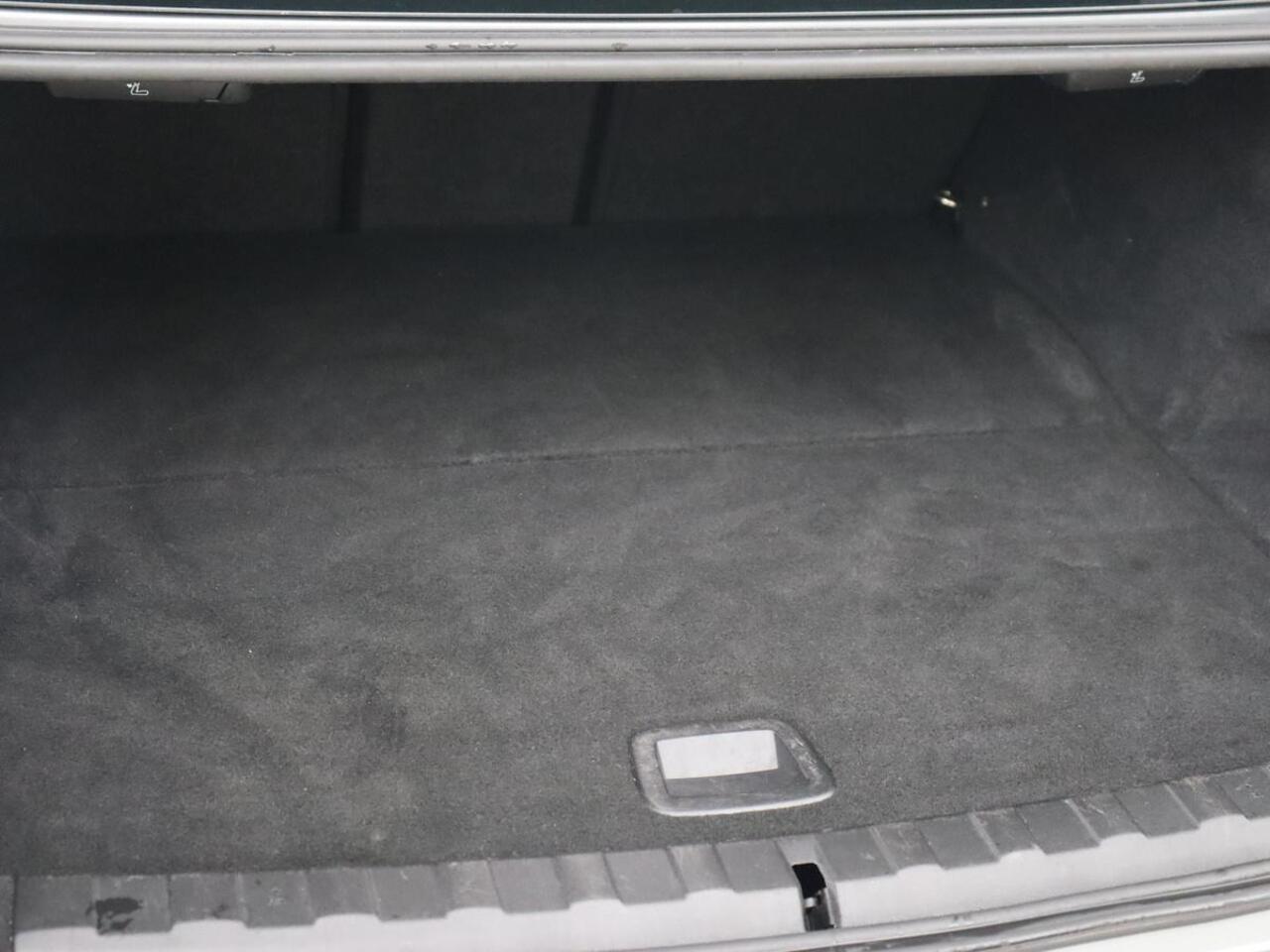 BMW 3-SERIE 320e M Sport | Trekhaak | Stoelverwarming | Camera | Leder/Alcantara | Stuurverwarming | Carplay | Live Cockpit Plus | Adaptief LED | Sportstoelen | Cruise control | PHEV | Plug In