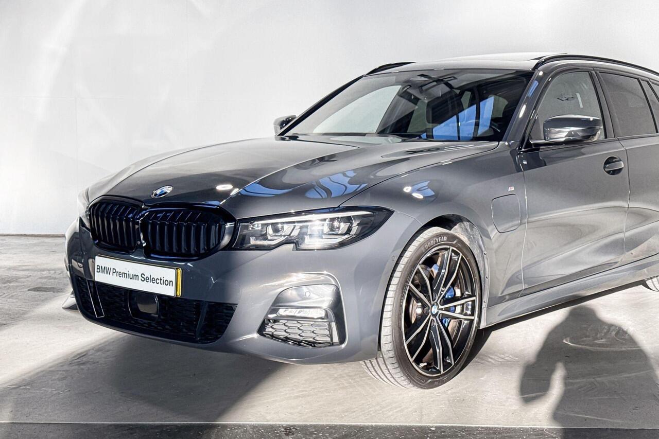 BMW 3-SERIE Touring 330e High Executive Model M Sport Aut.