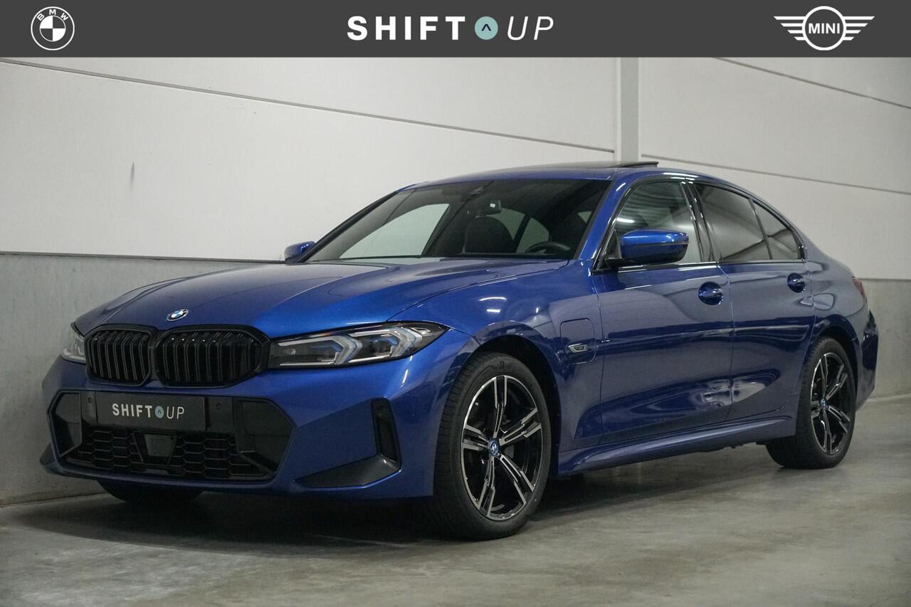 BMW 3-SERIE 330e M-Sport | Schuifdak | Head Up | Adapt. Cruise Control