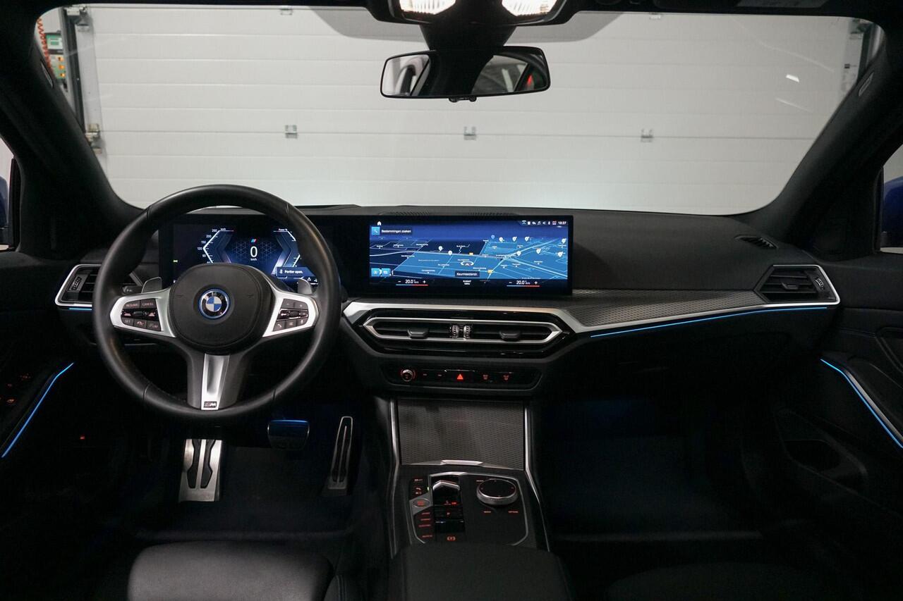 BMW 3-SERIE 330e M-Sport | Schuifdak | Head Up | Adapt. Cruise Control