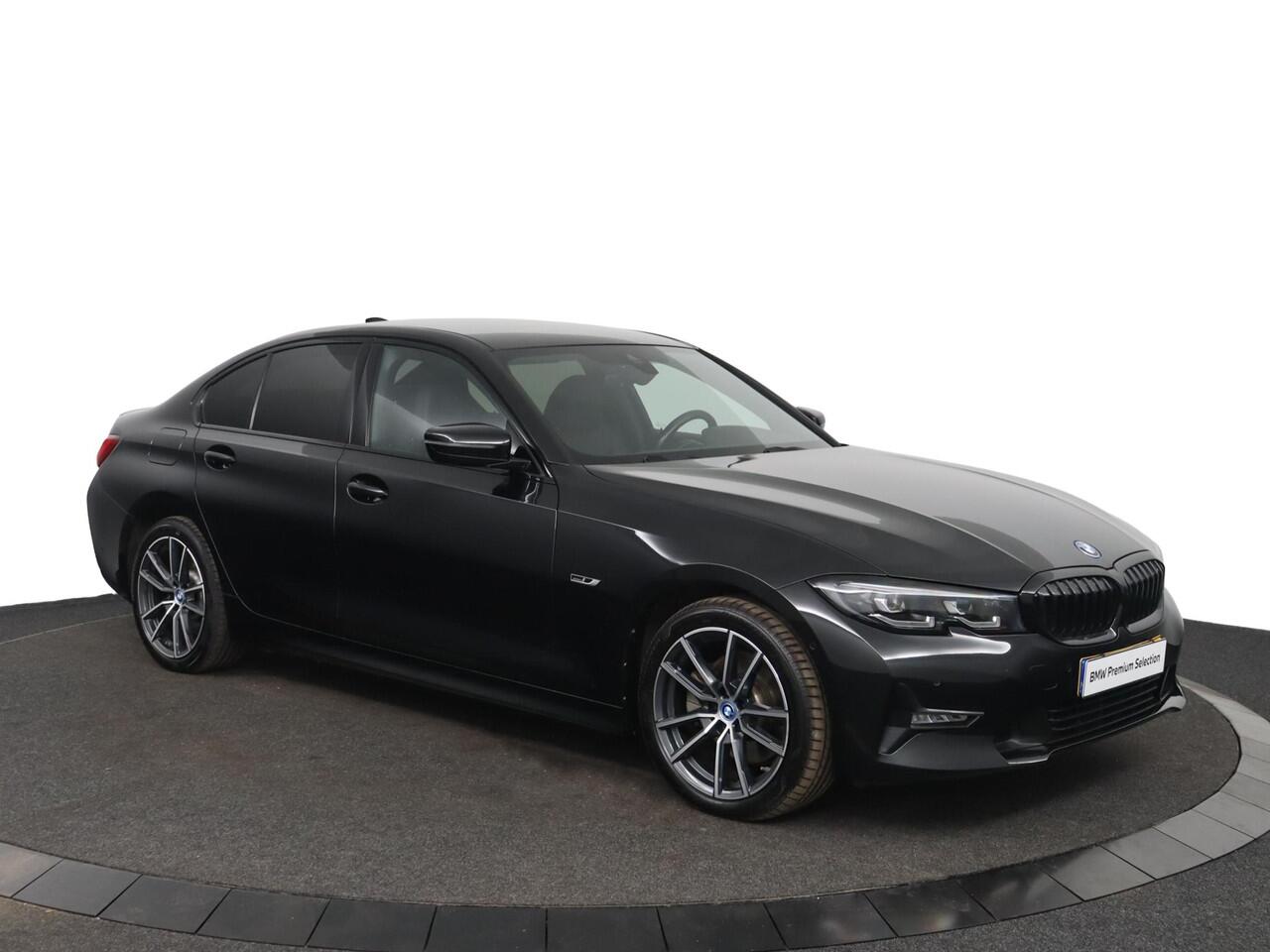 BMW 3-SERIE 320e Business Edition Plus | M Sportstuur | M Shadow Line | M Hemelbekleding Anthrazit | Stoelverwarming | Camera | HiFi Systeem | Leder