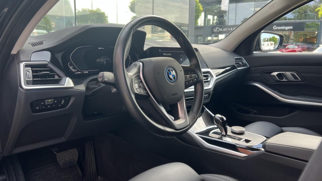 BMW 3-SERIE 330e | Navi | Stoelverwarming | Sfeer