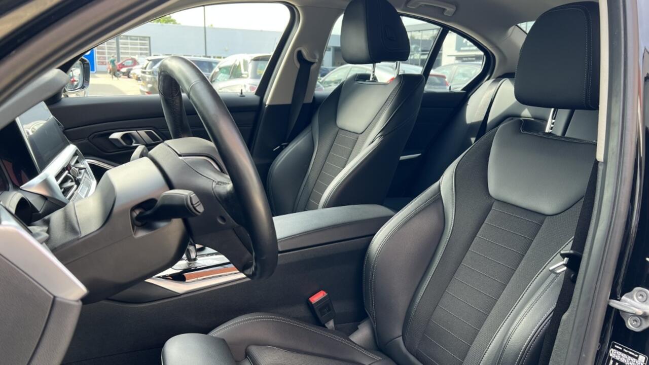 BMW 3-SERIE 330e | Navi | Stoelverwarming | Sfeer
