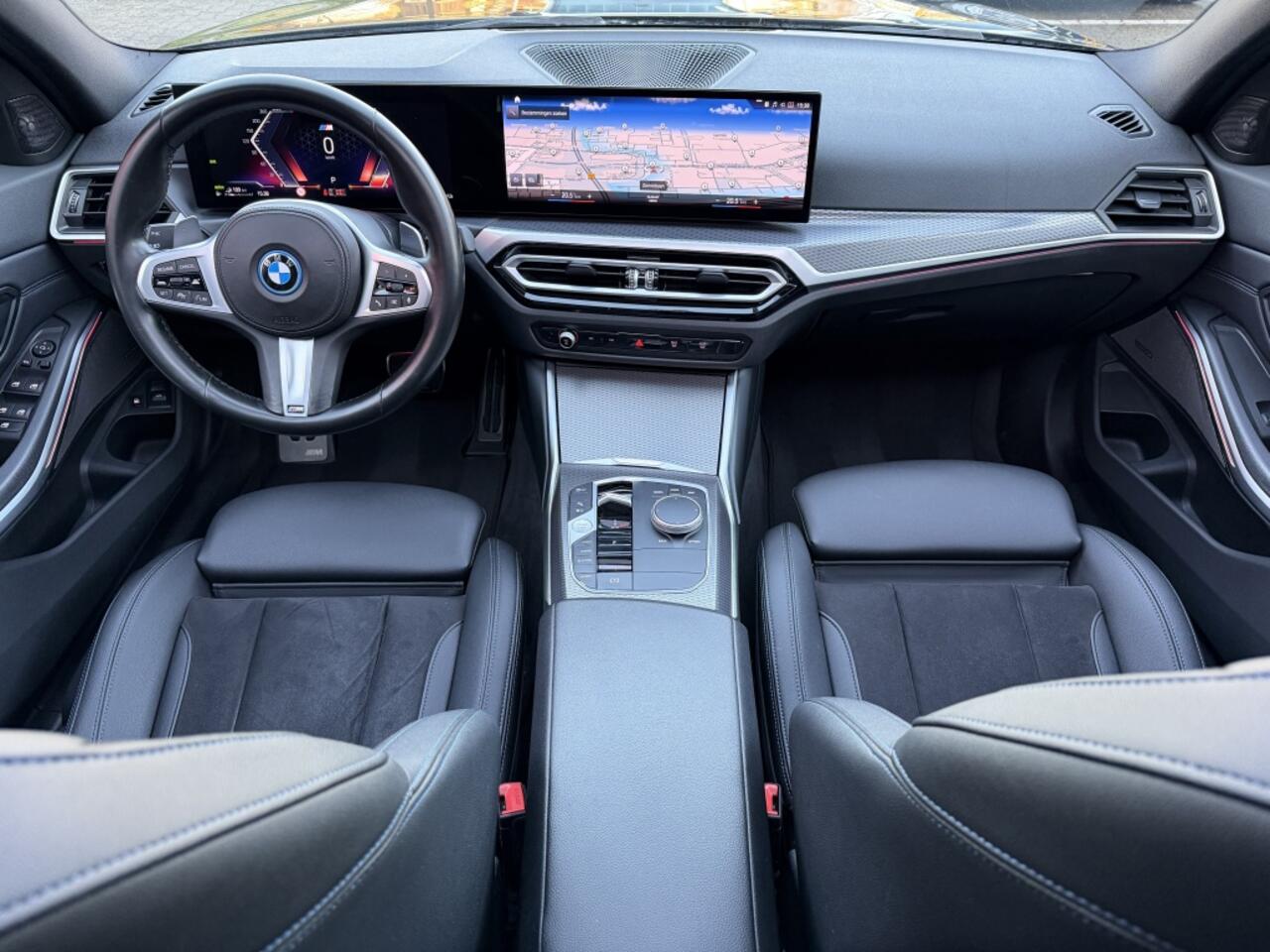BMW 3-SERIE Touring 330e M-Sport Pano H&K ACC Trekhaak