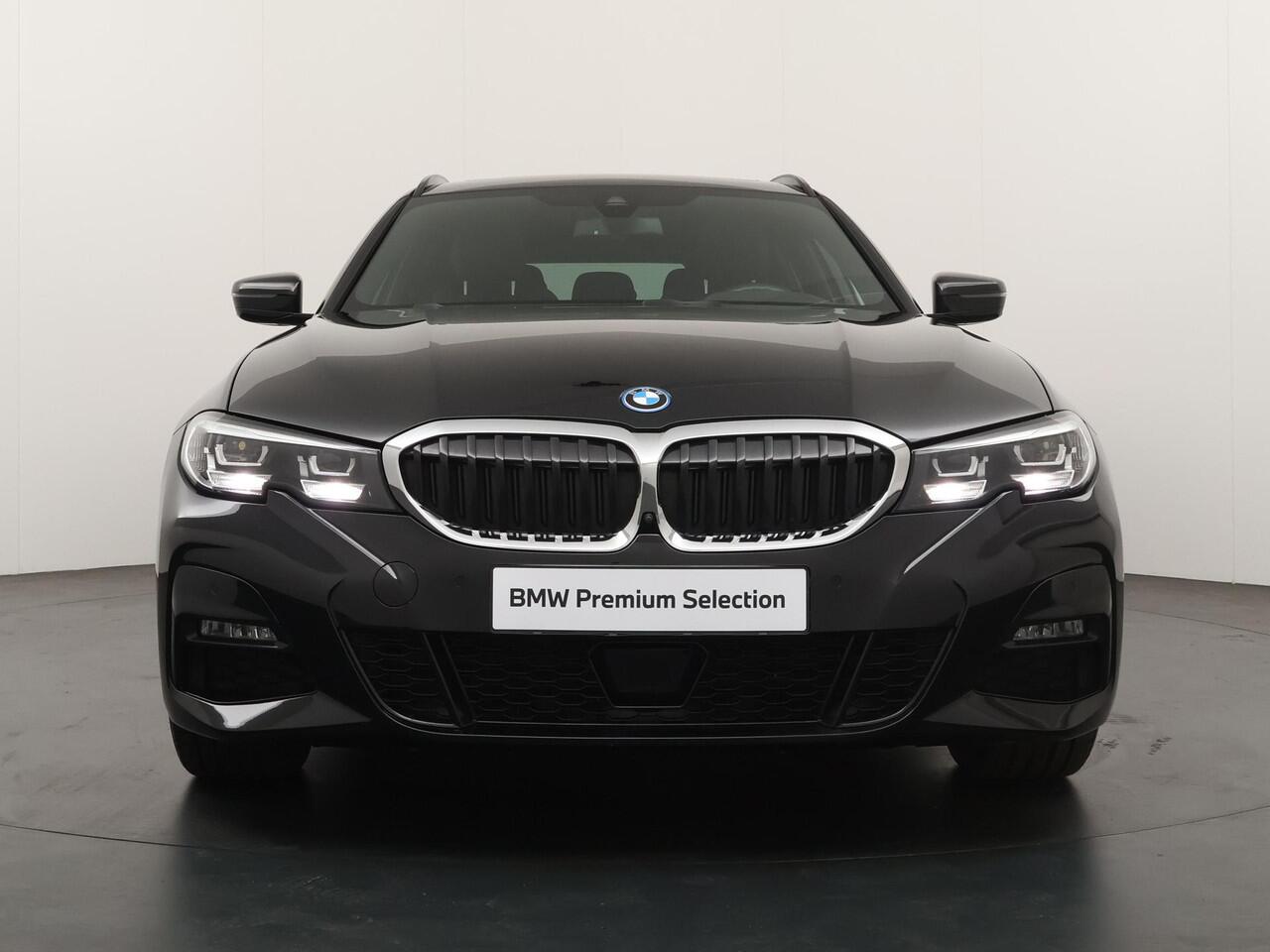 BMW 3-SERIE Touring 330e | M-Sportpakket | 19inch | Head-up