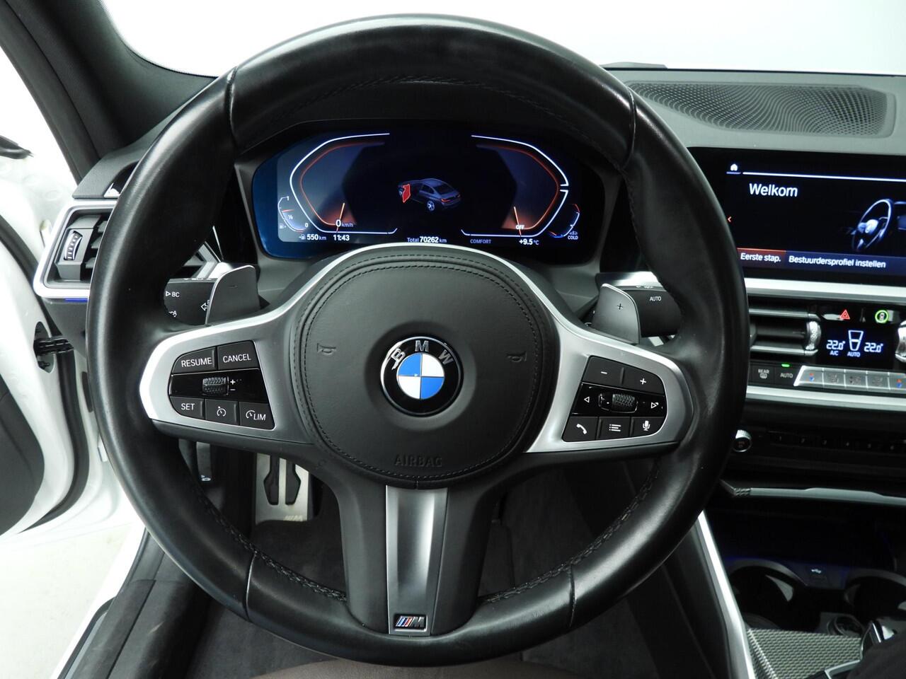BMW 3-SERIE Sedan 318i | M-Sportpakket | LED | Leder | Navigatie | Sportstoelen | Trekhaak | Stoelverwarming | DAB | Hifi speakers | Alu 18 inch
