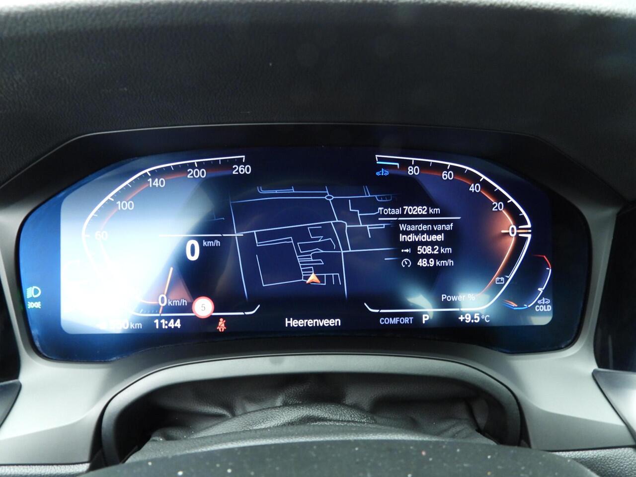 BMW 3-SERIE Sedan 318i | M-Sportpakket | LED | Leder | Navigatie | Sportstoelen | Trekhaak | Stoelverwarming | DAB | Hifi speakers | Alu 18 inch