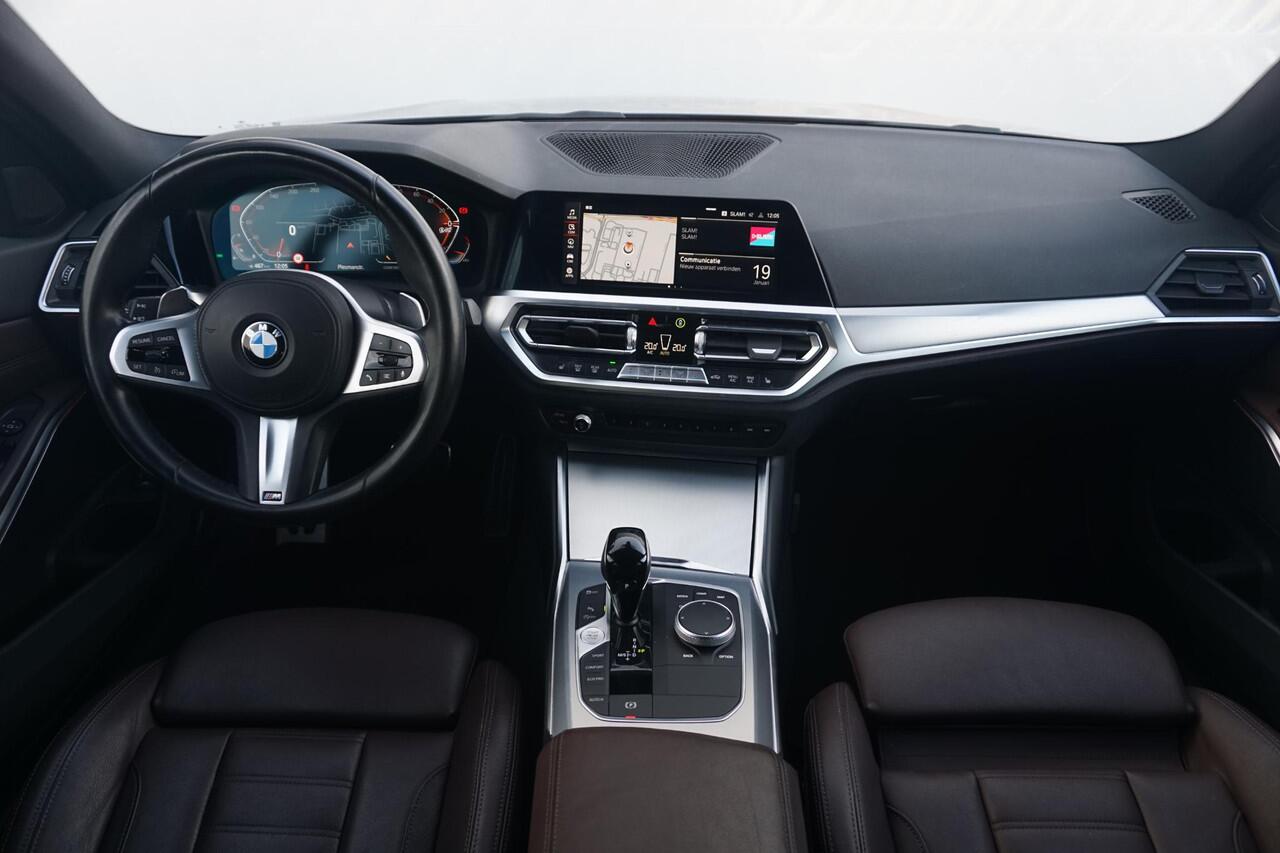 BMW 3-SERIE Sedan 320i High Executive M Sportpakket 19'' / Schuif-/kanteldak / Elektrisch verstelbare stoelen / Adaptieve Led