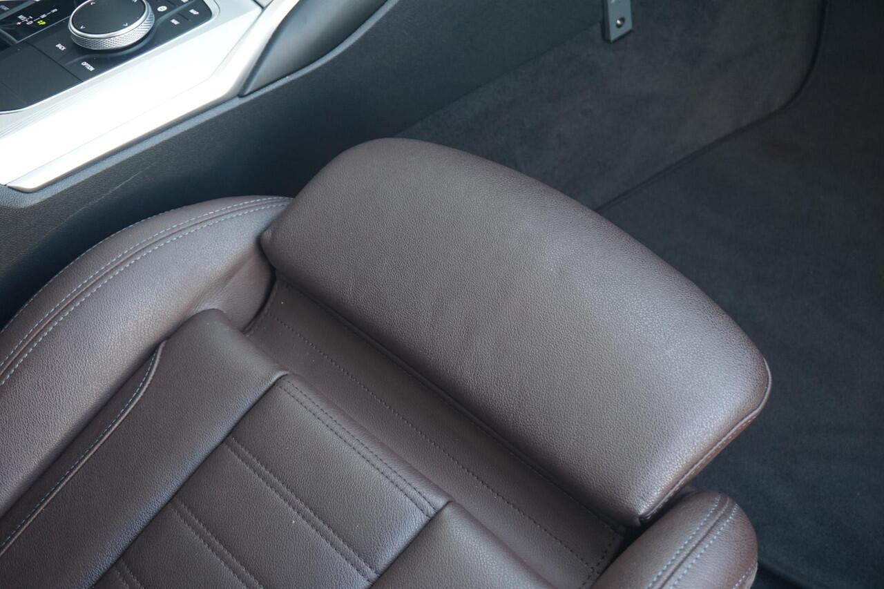 BMW 3-SERIE Sedan 320i High Executive M Sportpakket 19'' / Schuif-/kanteldak / Elektrisch verstelbare stoelen / Adaptieve Led