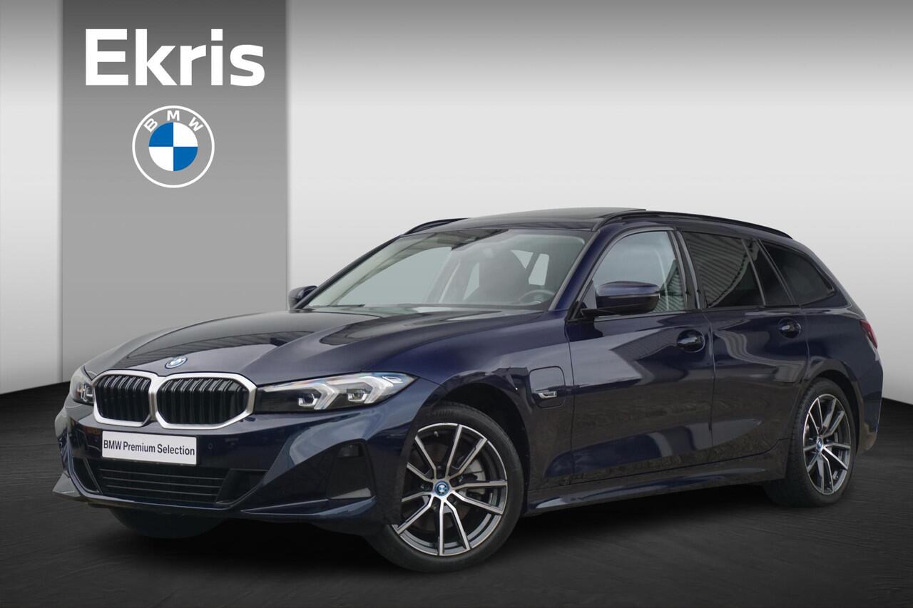 BMW 3-SERIE Touring 330e M Sportpakket 18'' / Panoramadak / Trekhaak / Achteruitrijcamera / Elektrisch verwarmde voorstoelen