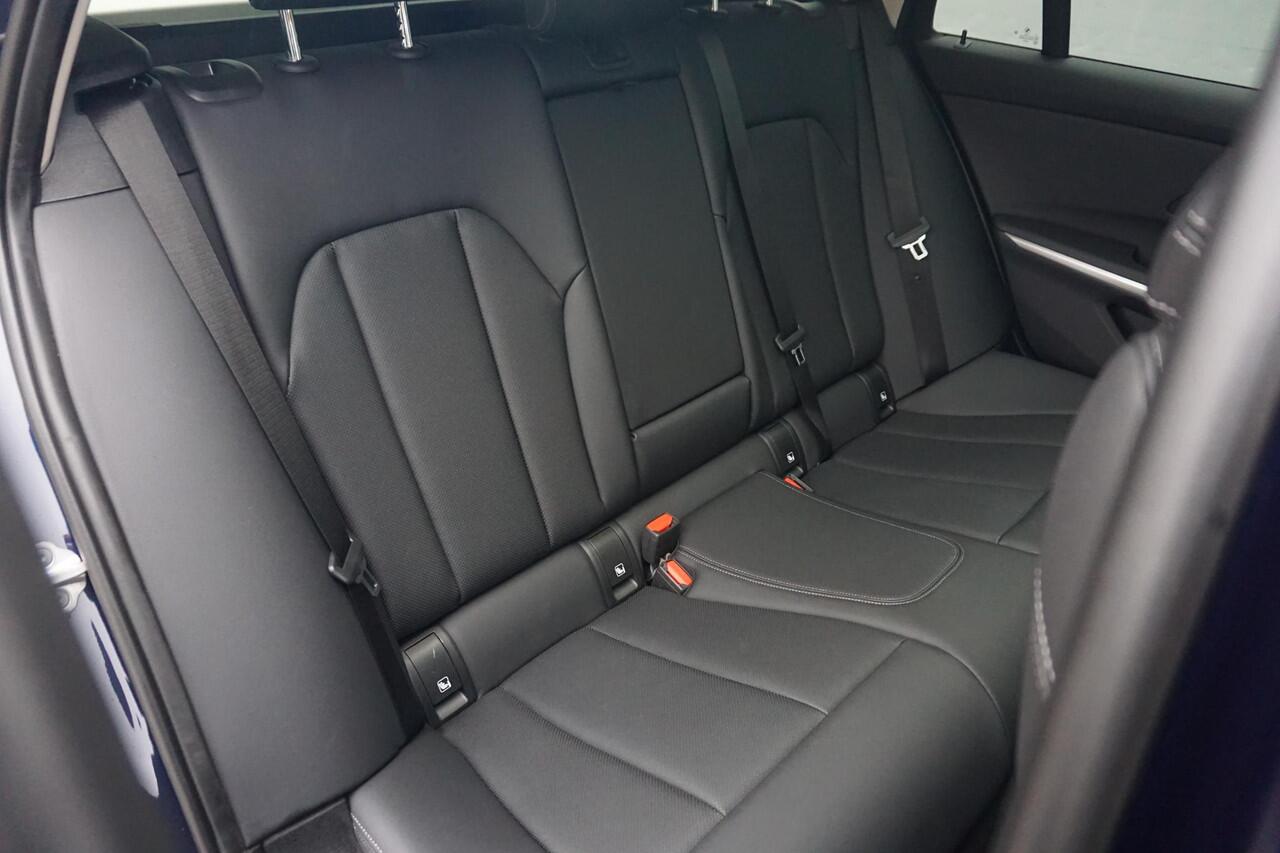 BMW 3-SERIE Touring 330e M Sportpakket 18'' / Panoramadak / Trekhaak / Achteruitrijcamera / Elektrisch verwarmde voorstoelen