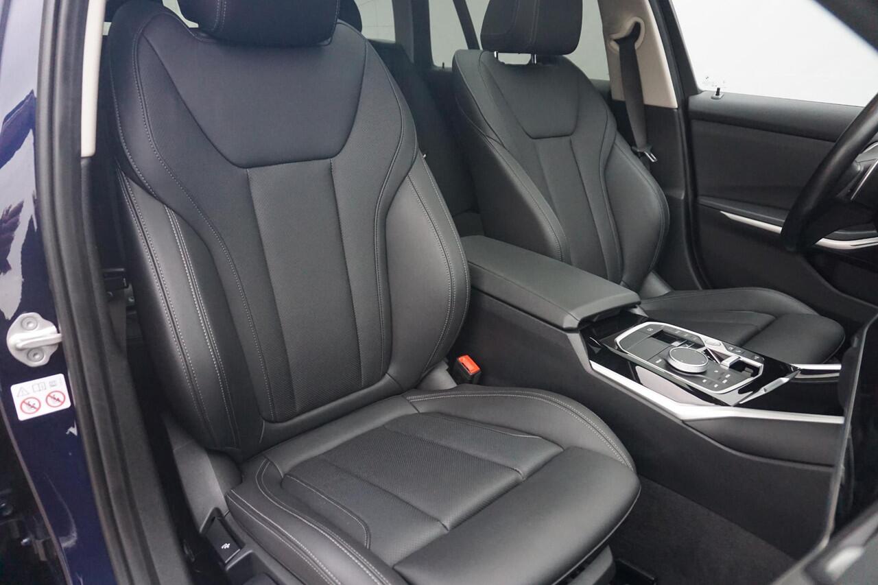 BMW 3-SERIE Touring 330e M Sportpakket 18'' / Panoramadak / Trekhaak / Achteruitrijcamera / Elektrisch verwarmde voorstoelen