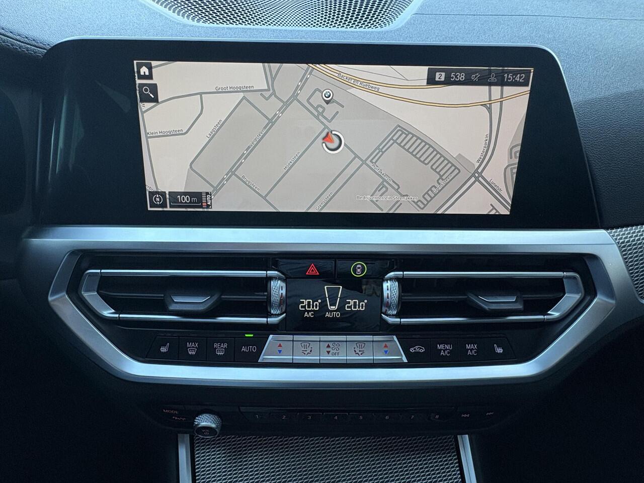 BMW 3-SERIE Sedan 320i High Executive M Sport Pakket Automaat / Live Cockpit Professional / Leder / 19 Inch / Head-Up Display / Adaptive Cruise Control / Hifi / Shadow Line / M Sportremsysteem / Achteruitrijcamera