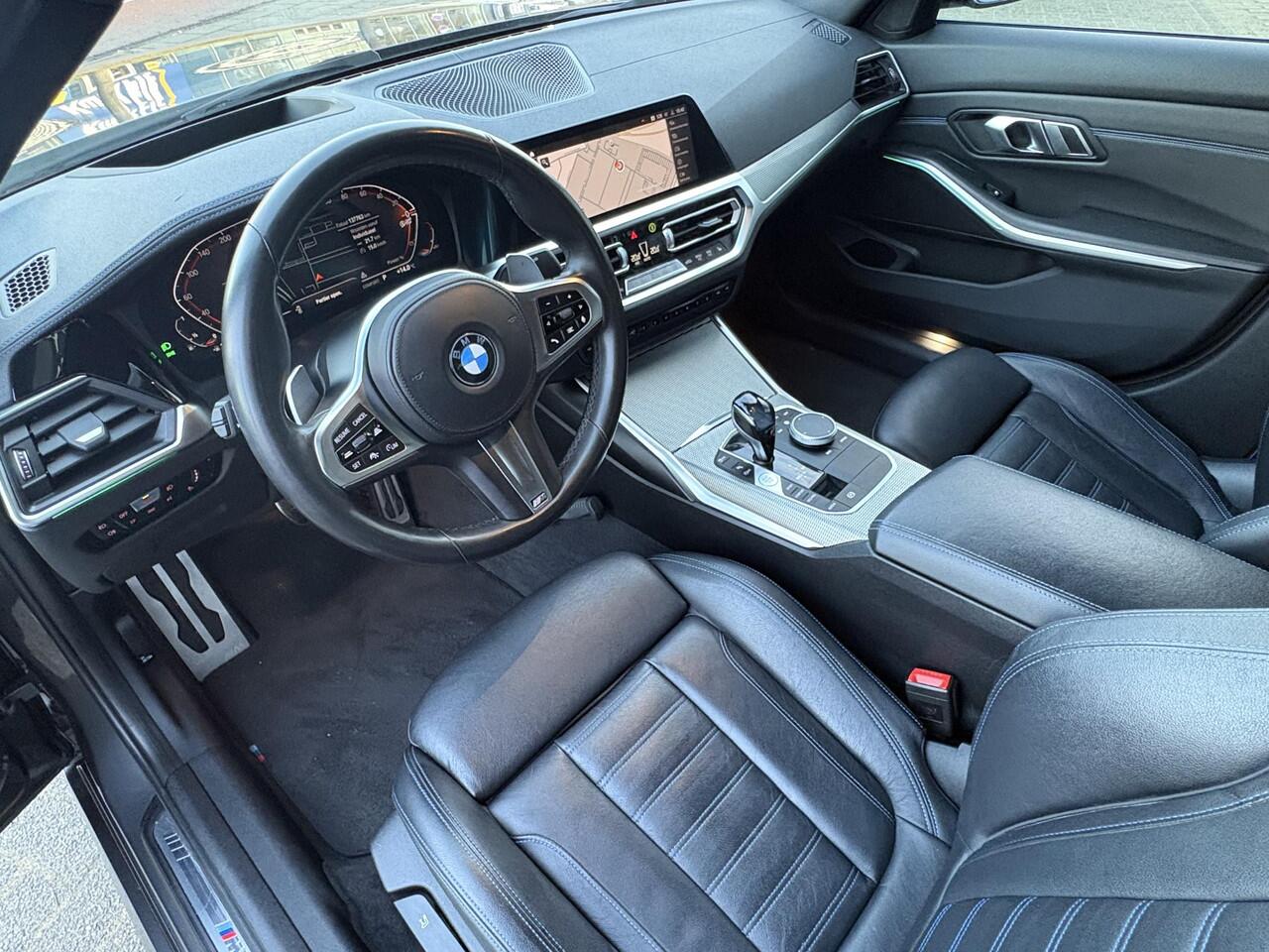 BMW 3-SERIE Sedan 320i High Executive M Sport Pakket Automaat / Live Cockpit Professional / Leder / 19 Inch / Head-Up Display / Adaptive Cruise Control / Hifi / Shadow Line / M Sportremsysteem / Achteruitrijcamera