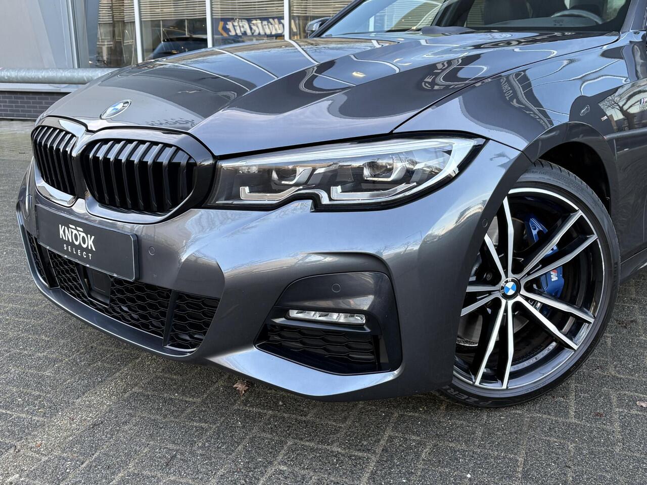 BMW 3-SERIE Sedan 320i High Executive M Sport Pakket Automaat / Live Cockpit Professional / Leder / 19 Inch / Head-Up Display / Adaptive Cruise Control / Hifi / Shadow Line / M Sportremsysteem / Achteruitrijcamera