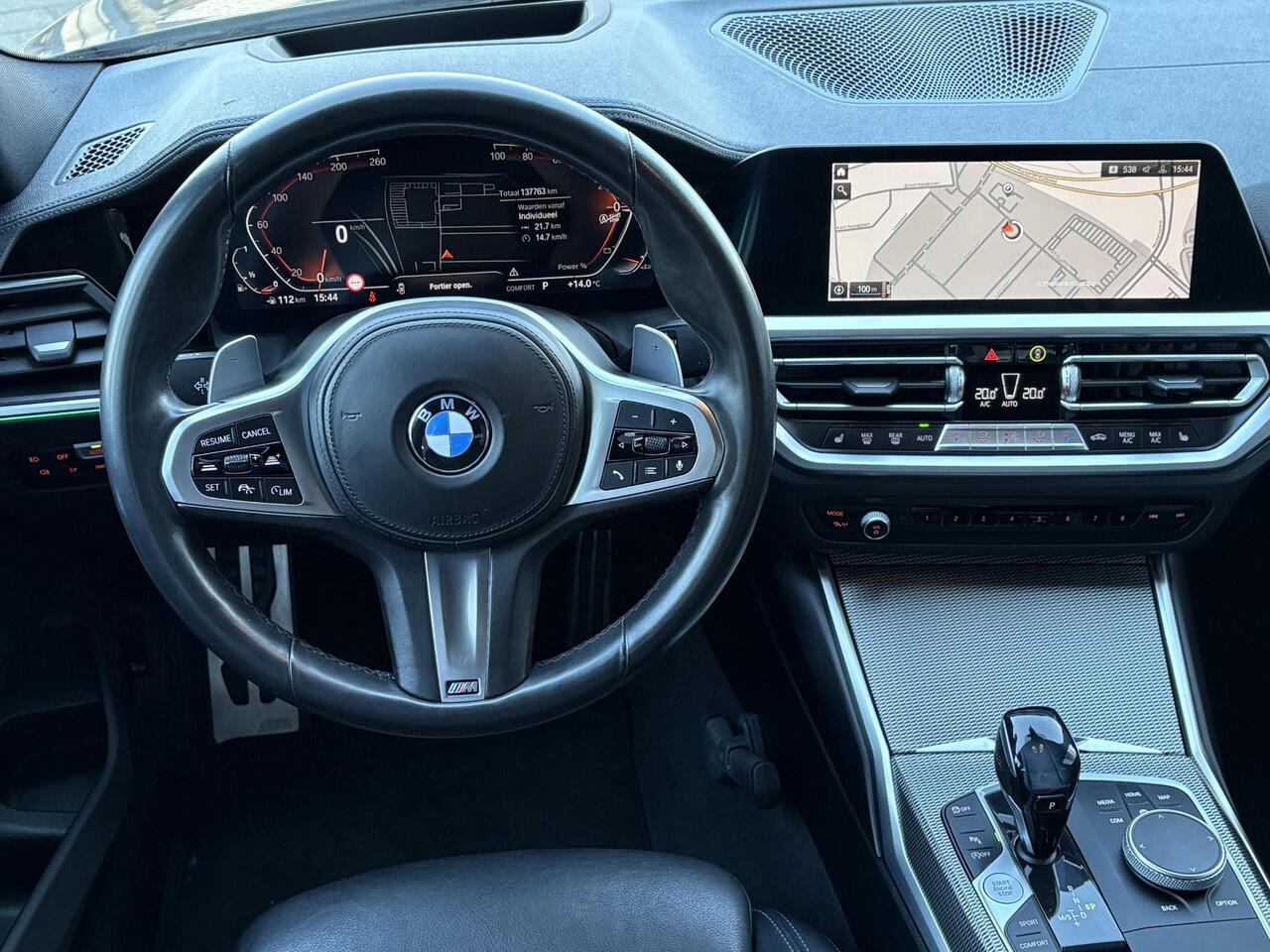 BMW 3-SERIE Sedan 320i High Executive M Sport Pakket Automaat / Live Cockpit Professional / Leder / 19 Inch / Head-Up Display / Adaptive Cruise Control / Hifi / Shadow Line / M Sportremsysteem / Achteruitrijcamera