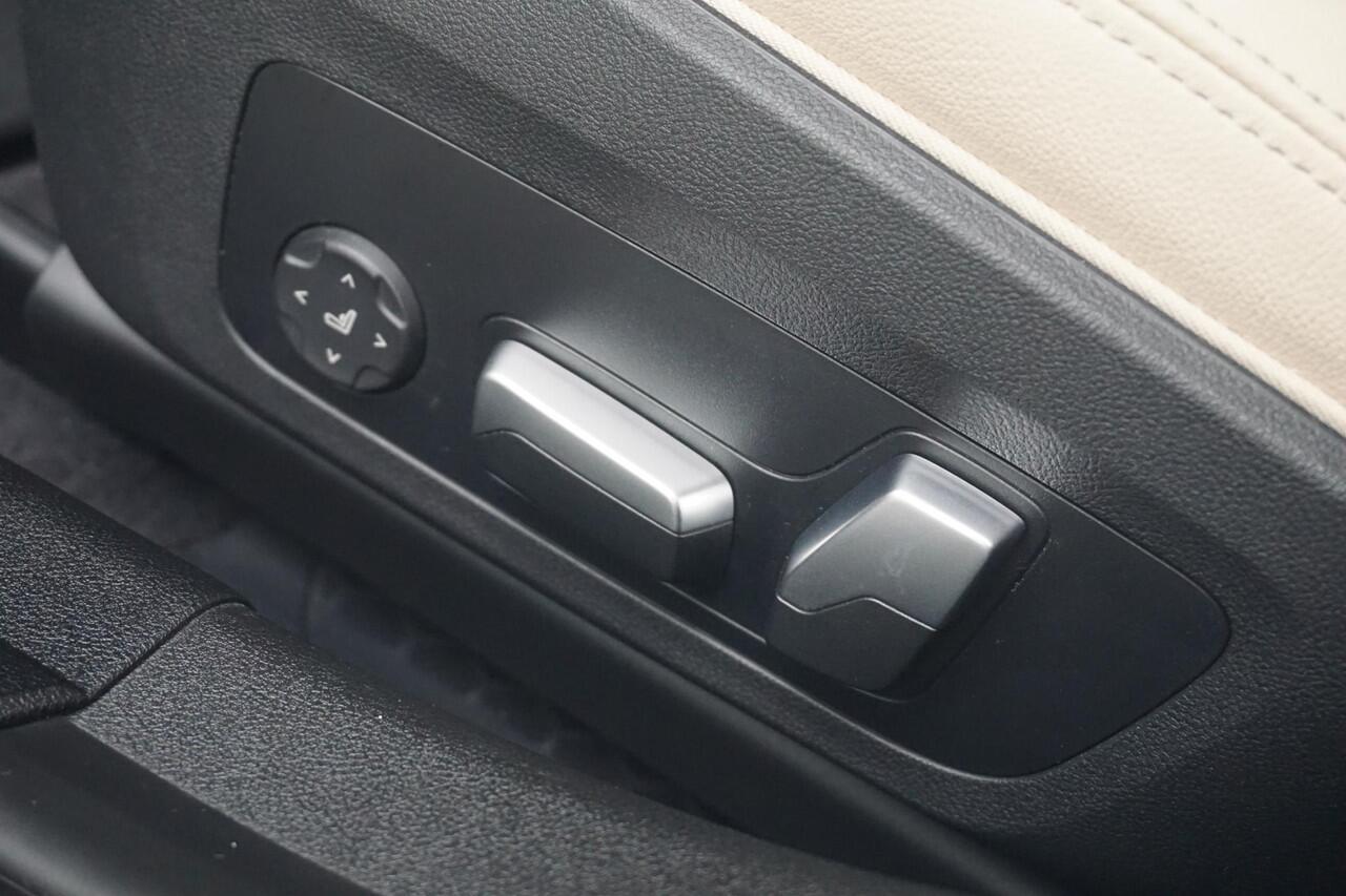 BMW 3-SERIE Touring 330e xDrive | M Sport / Panoramadak / Elektrische stoelen + Memory / Harman Kardon / Actieve Cruise met Stop&Go