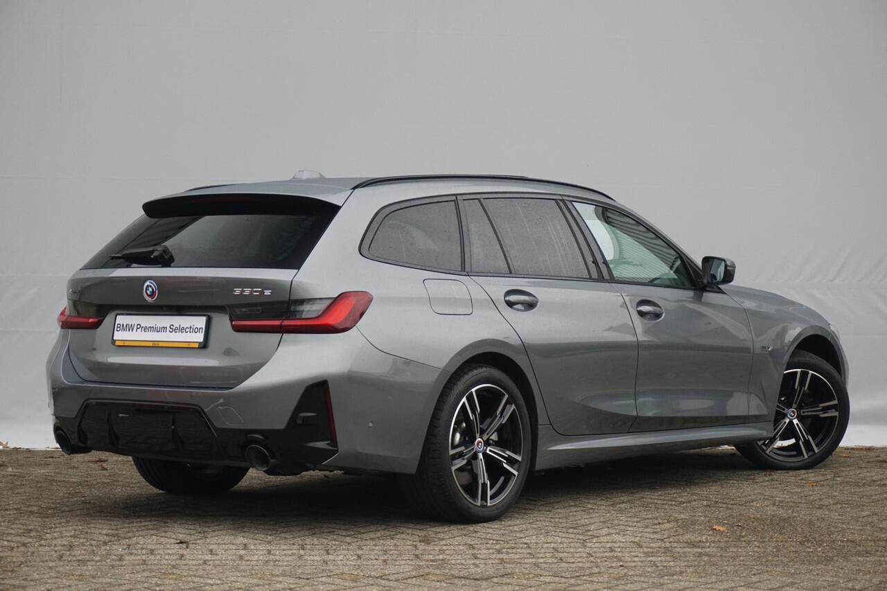 BMW 3-SERIE Touring 330e xDrive | M Sport / Panoramadak / Elektrische stoelen + Memory / Harman Kardon / Actieve Cruise met Stop&Go