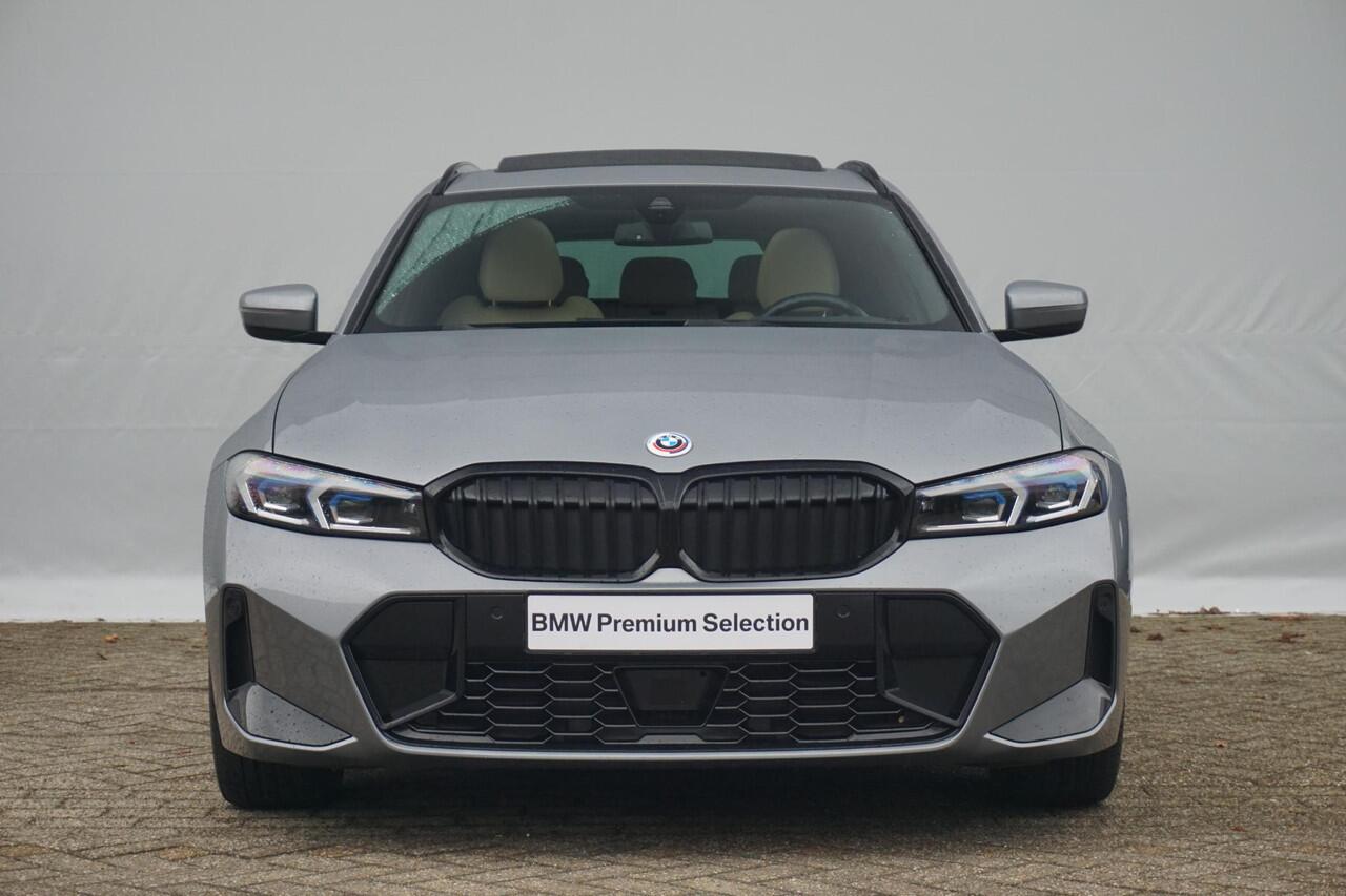 BMW 3-SERIE Touring 330e xDrive | M Sport / Panoramadak / Elektrische stoelen + Memory / Harman Kardon / Actieve Cruise met Stop&Go