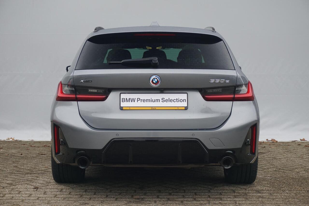 BMW 3-SERIE Touring 330e xDrive | M Sport / Panoramadak / Elektrische stoelen + Memory / Harman Kardon / Actieve Cruise met Stop&Go