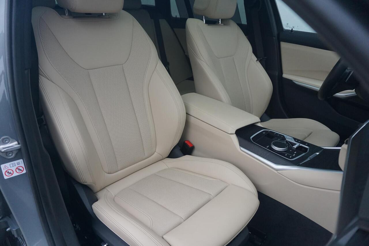 BMW 3-SERIE Touring 330e xDrive | M Sport / Panoramadak / Elektrische stoelen + Memory / Harman Kardon / Actieve Cruise met Stop&Go