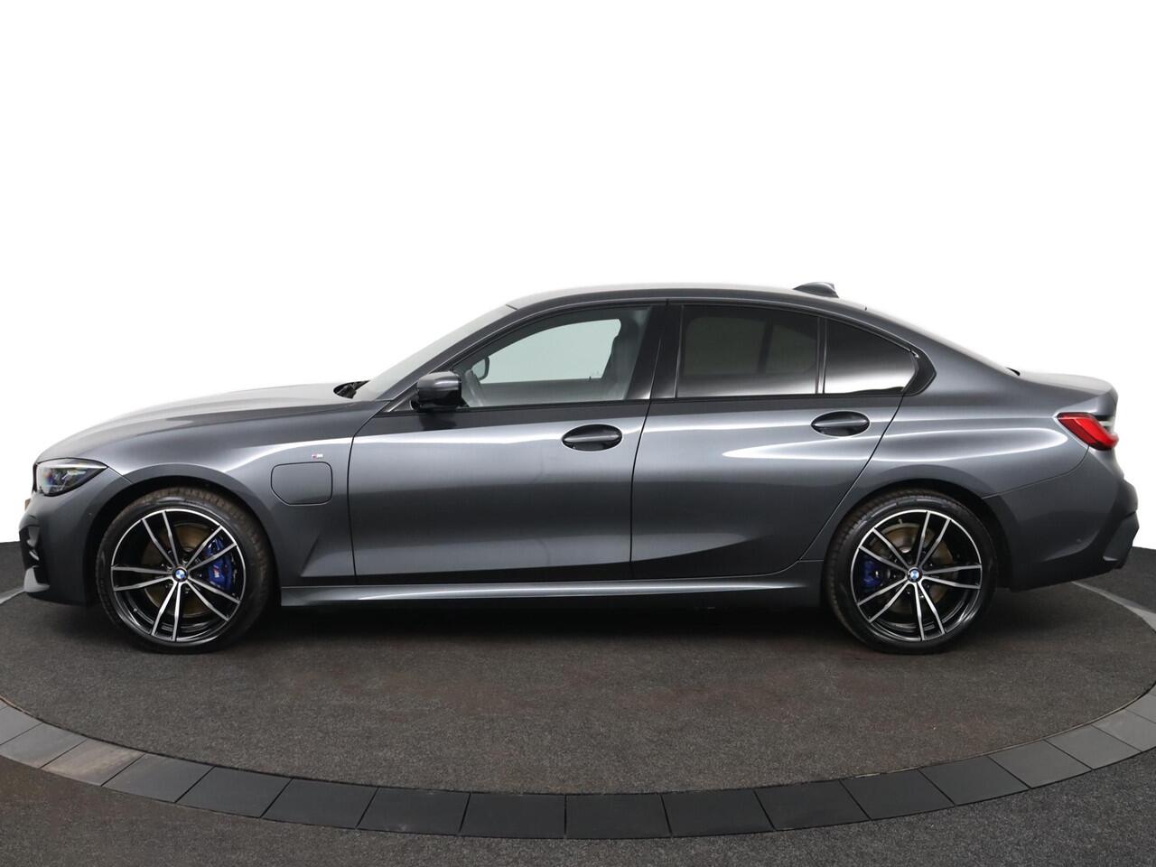 BMW 3-SERIE 320e Business Edition Plus | M-Sport Plus | Trekhaak | Comfort Access | Active Cruise Control | Head-Up Display | Laserlight