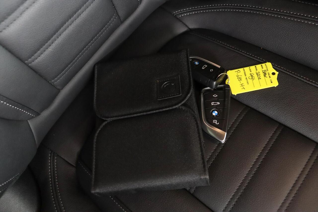 BMW 3-SERIE 320e Business Edition Plus | M-Sport Plus | Trekhaak | Comfort Access | Active Cruise Control | Head-Up Display | Laserlight